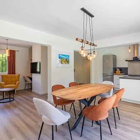 Provenzalische Mit Pool & Garten - Du Vallon By Sur La וילה