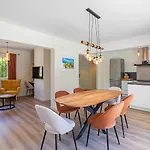 Provenzalische Mit Pool & Garten - Du Vallon By Sur La Villa