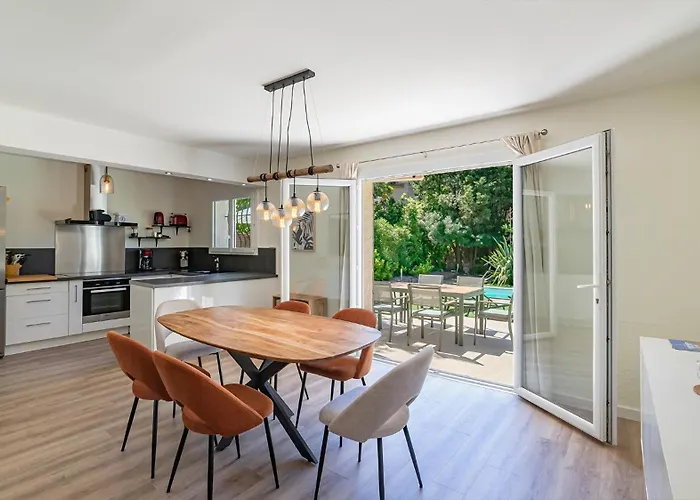 Provenzalische Mit Pool & Garten - Du Vallon By Sur La