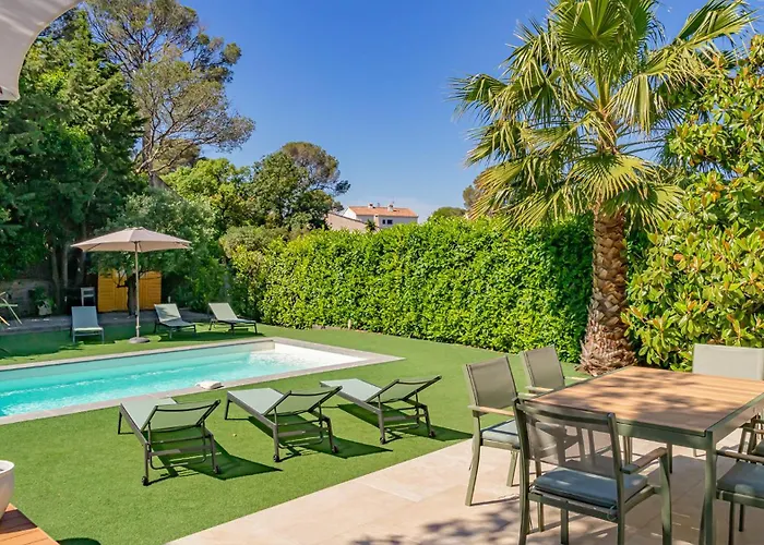 Provenzalische Mit Pool & Garten - Du Vallon By Sur La